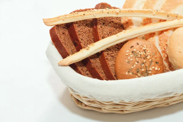 Pane fresco nel cestino con spazio copia — Foto Stock
