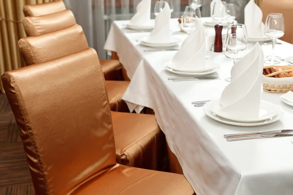 Ajuste de mesa fino en restaurante gourmet —  Fotos de Stock