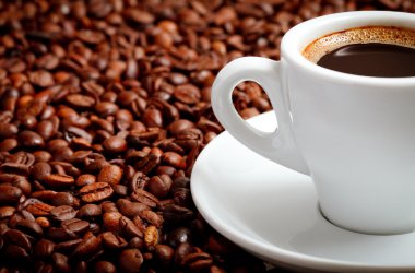 fincan kahve, kahve tahıl üzerinde mal ile
