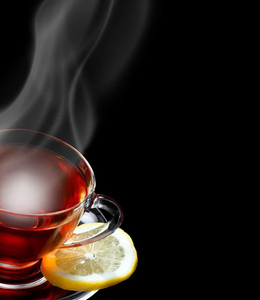 Fincan çay siyah arka plan, metin için yer — Stok fotoğraf