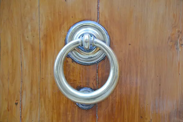 Batedor de porta — Fotografia de Stock