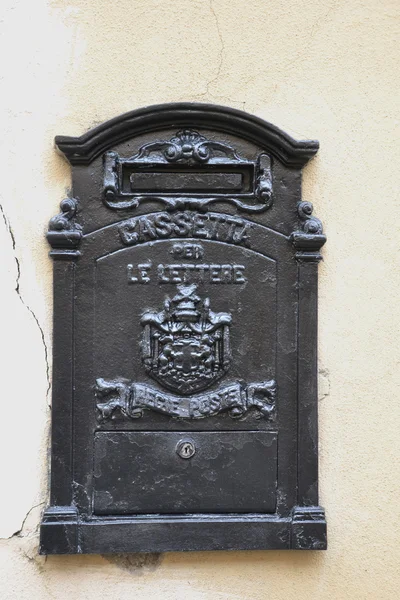 Eski İtalyan posta kutusu — Stok fotoğraf