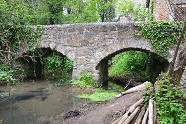 Old stone bridge clipart