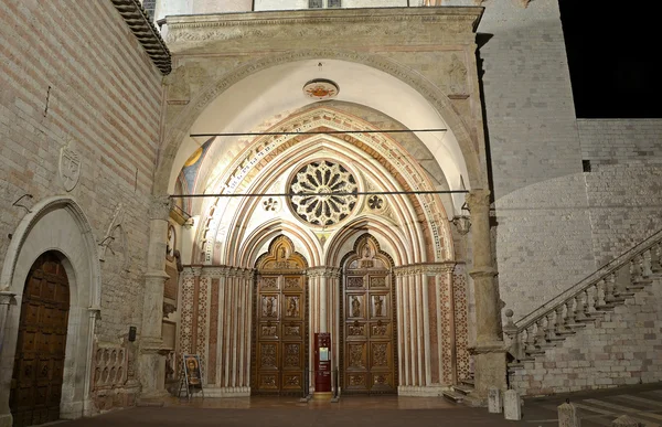 Портал нижней базилики Святого Франциска — стоковое фото