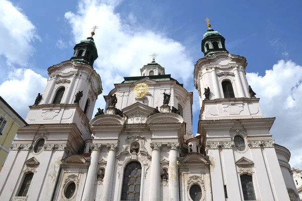 St nicholas kyrkan i Prag — Stockfoto