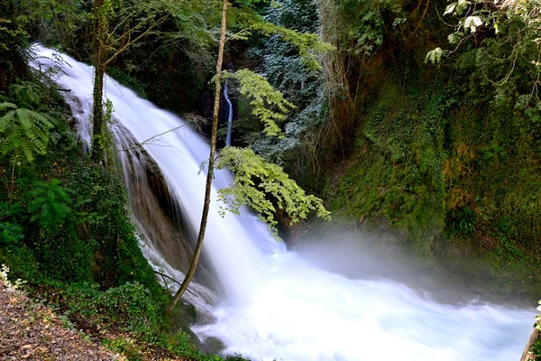 Marmore vodopád v Itálii — Stock fotografie