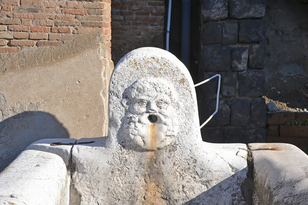 Nahaufnahme des Neptunbrunnens in den Ausgrabungen von Ercolano — Stockfoto