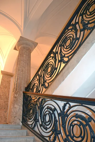 在卡波迪蒙特博物馆内的楼梯 — 图库照片