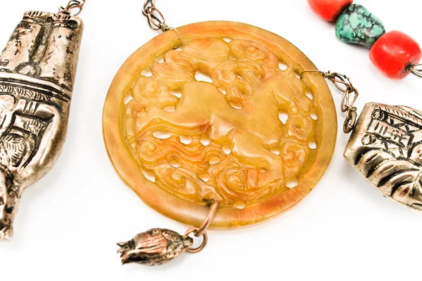 Jade wisiorek na Srebrny naszyjnik — Zdjęcie stockowe