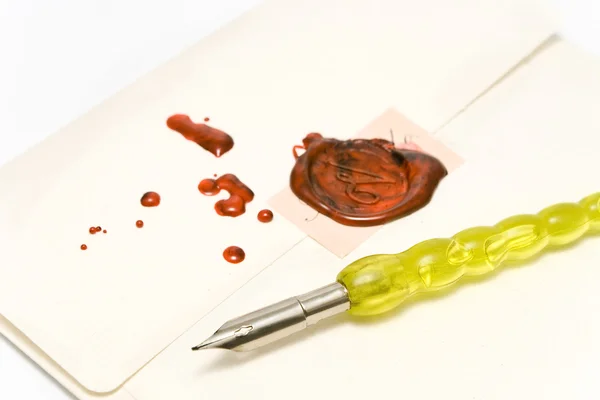 Old pen and wax seal on a letter — Stock Photo, Image