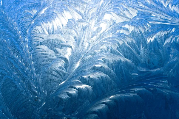 Ijs patroon op een venster in de winter — Stockfoto