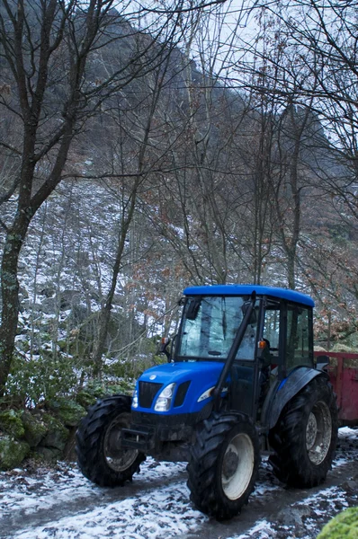 Modrý traktor — Stock fotografie