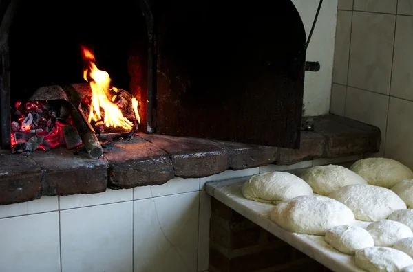 Brood naar de oven Stockfoto