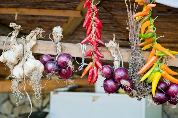 Aglio, cipolle e peperoni colorati — Foto Stock