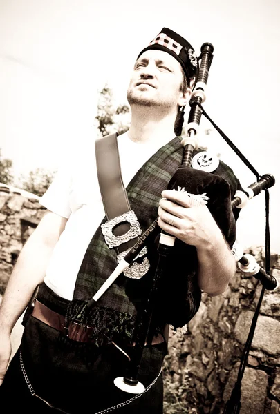 Portrait of a Bagpiper — Stock Photo, Image