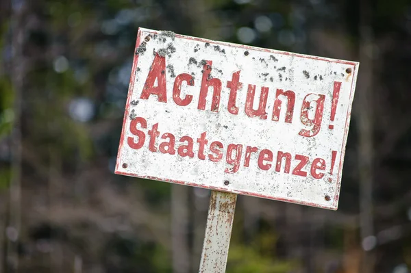 Ахтунг Staatsgrenze — стокове фото