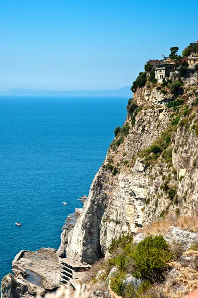 Klifie na wybrzeżu amalfi — Zdjęcie stockowe