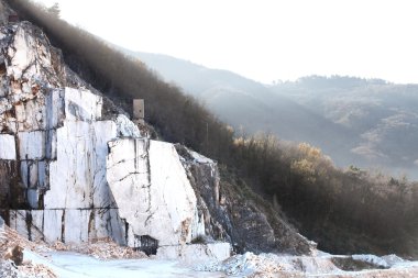 Carrara beyaz mermer Dağları