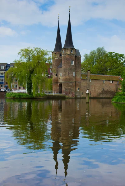 Porta da cidade velha para Delft, Países Baixos — Fotografia de Stock