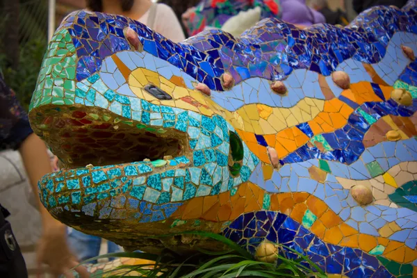 Masaic ящірка оглянуто Antonio Gaudi — стокове фото