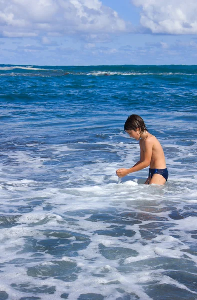 Chlapec se těší na moře — Stock fotografie