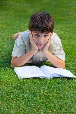 Çocuk kitapla