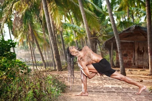 Yoga büküm poz — Stok fotoğraf