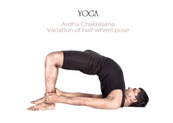 Pose de ioga ardha chakrasana — Fotografia de Stock