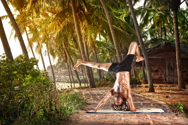 Yoga handstand pose in tropic — Stock Photo, Image