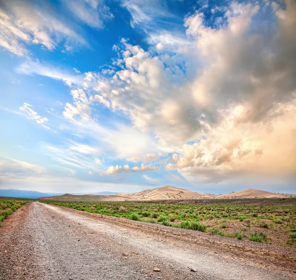Road to the mountains — Stock Photo, Image