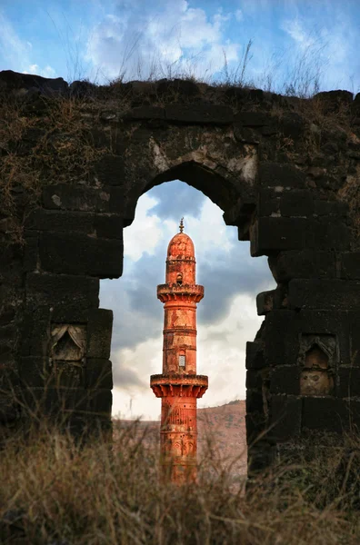 Czerwona wieża w daulatabad fort — Zdjęcie stockowe