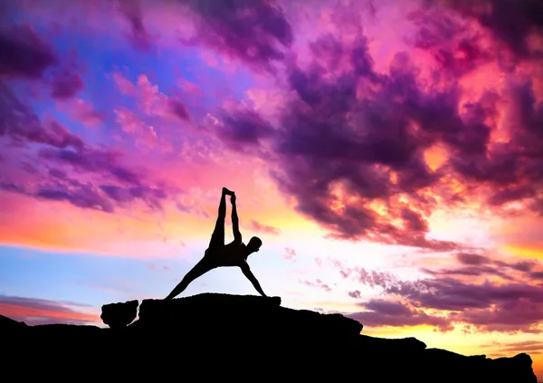 Yoga silhuett vasisthasana planka utgör — Stockfoto