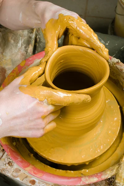 Hands of a potter, creating an earthen jar of white clay — Stock Photo, Image
