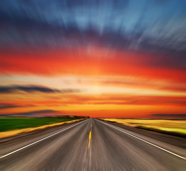Покраснение дороги и неба — стоковое фото