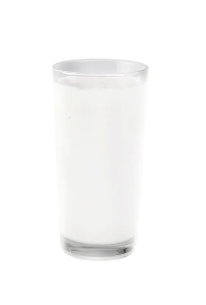 Süt beyaz zemin üzerine izole cam — Stok fotoğraf