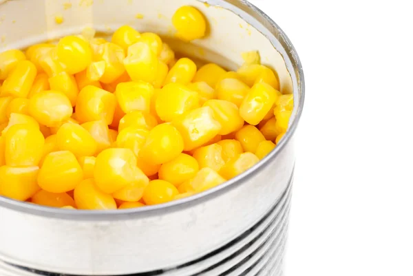 Opening kan met maïs geïsoleerd op de witte — Stockfoto