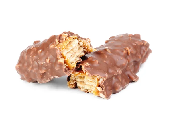 Barra de chocolate com amendoim isolado no fundo branco — Fotografia de Stock