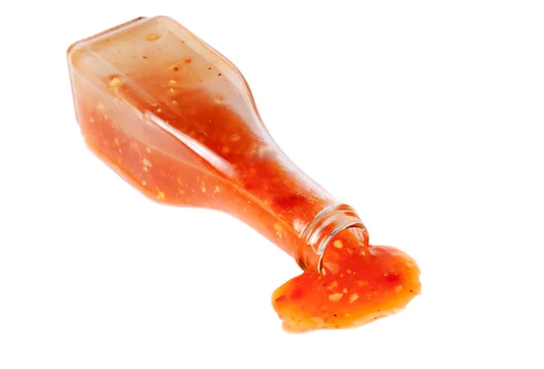 Hot chili biber sosu üzerine beyaz izole — Stok fotoğraf