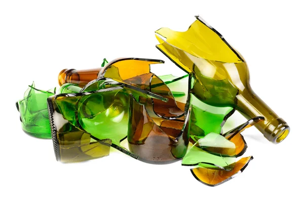 Отходы стекла. Recycled.Shattered зеленый и коричневый бутылки — стоковое фото