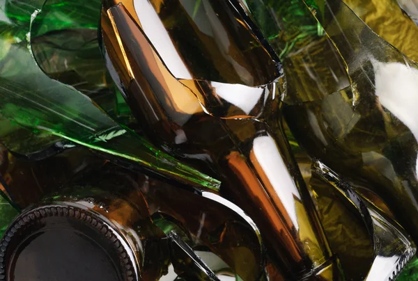 Vidrio de residuo.Recycled.Shattered botella verde y marrón — Foto de Stock