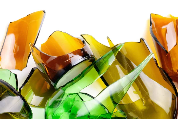 Rifiuti di vetro. Recycled.Frantumato bottiglia verde e marrone — Foto Stock