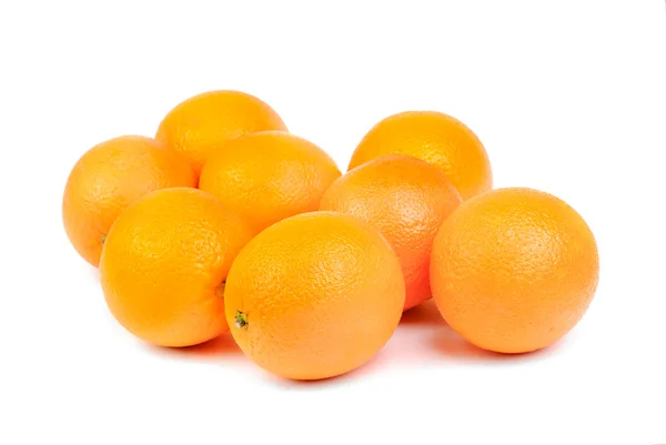Πορτοκάλια φρούτα που απομονώνονται σε λευκό φόντο. — Φωτογραφία Αρχείου