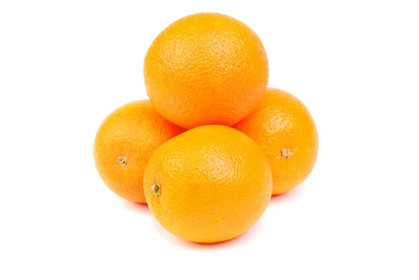 Апельсини ізольовані на білому тлі . — стокове фото