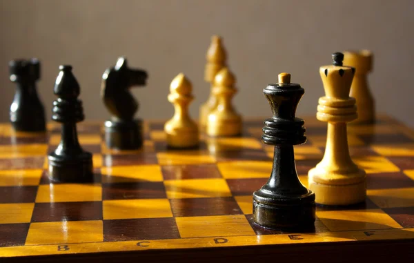 Šachy na šachovnici — Stock fotografie