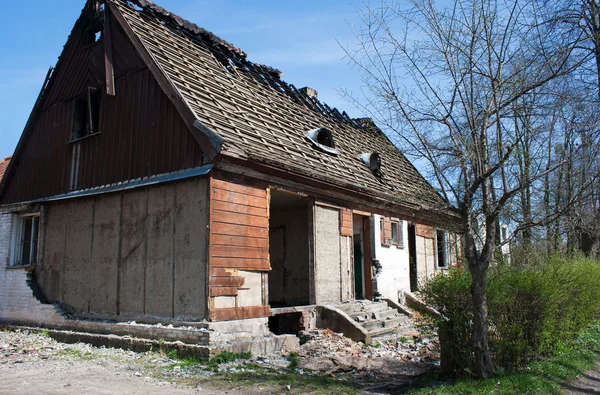 Eski kırık evde — Stok fotoğraf