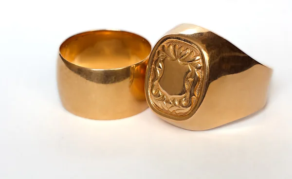 Dois anéis dourados — Fotografia de Stock