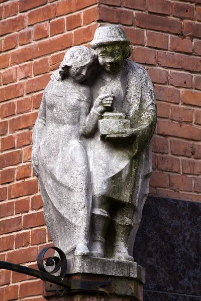 Old bas-relief with man and woman — Stock Photo, Image