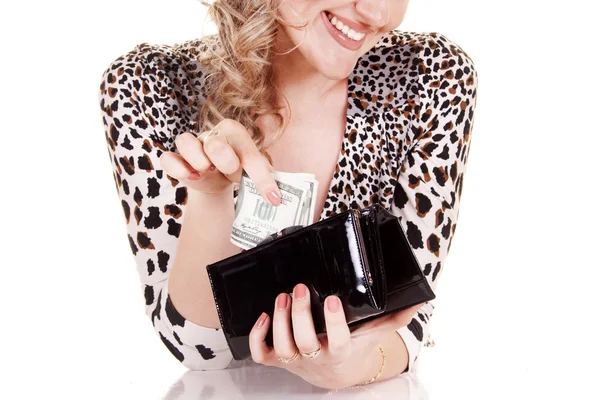Lächelnde Frau mit Bargeld — Stockfoto