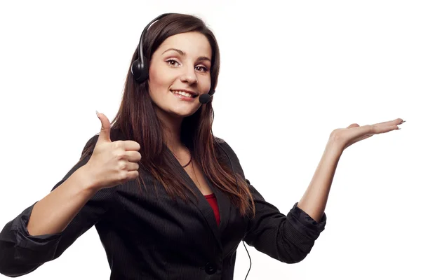 Operador mulher com fone de ouvido mostrando mão ok sinal — Fotografia de Stock