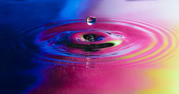 Drop of pure fresh water falls in water — Stock Photo, Image